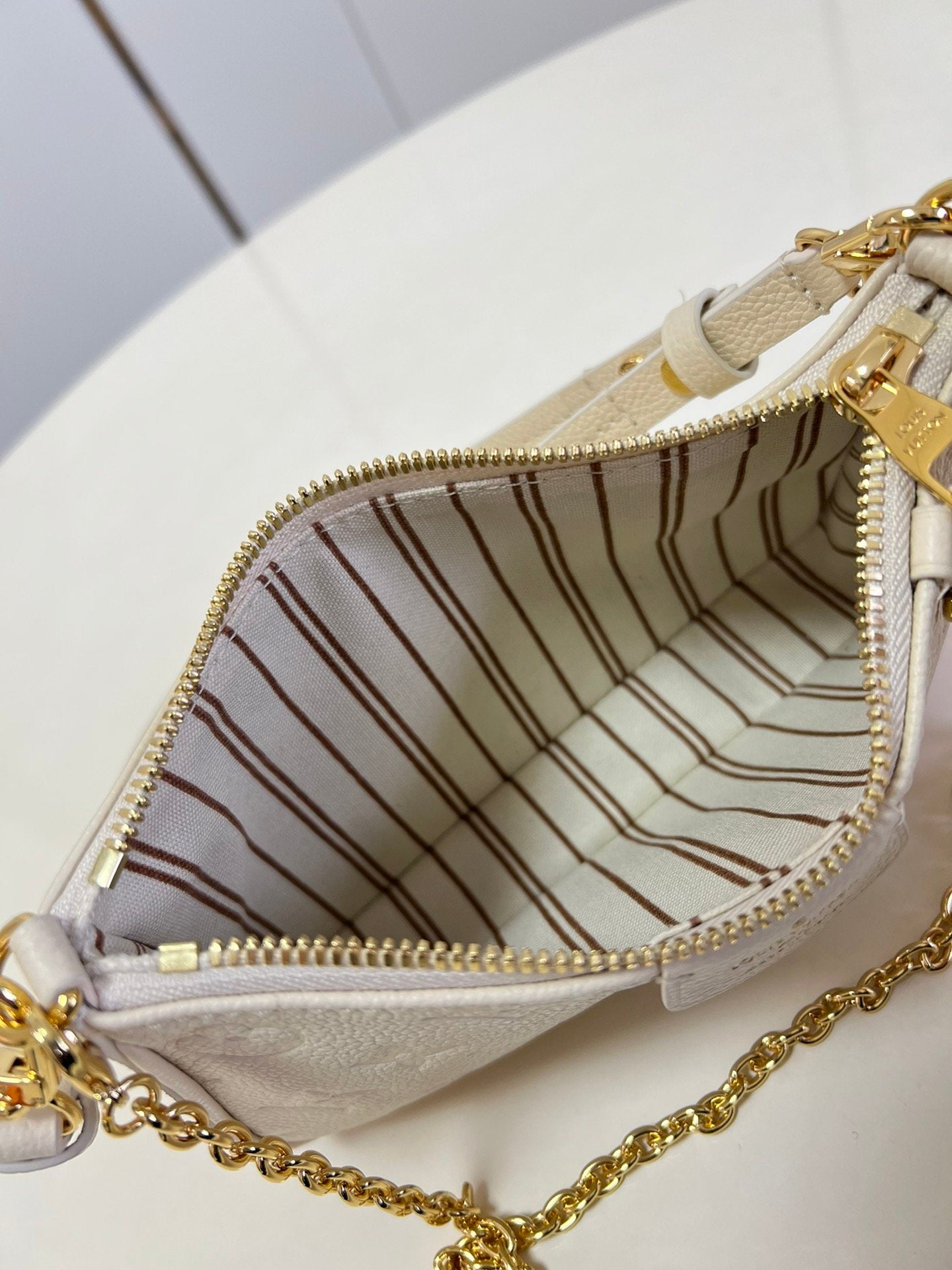 Louis Vuitton Easy Pouch On Strap 19Cm White