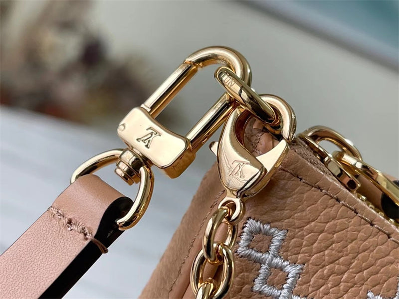 Louis Vuitton Easy Pouch On Strap 19Cm Beige