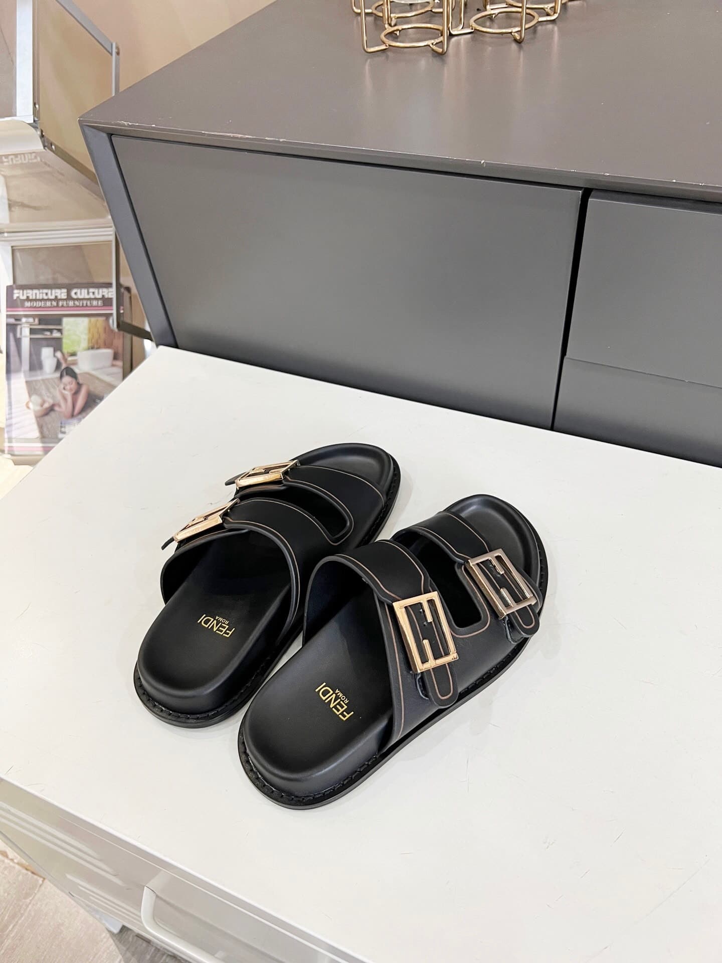 Fendi Feel Leather Slides Black