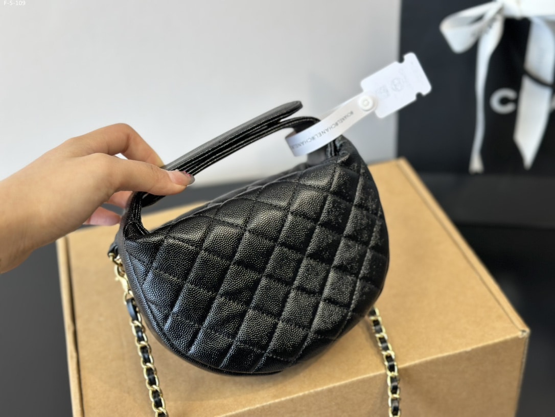 Chanel Pouch Grained Shiny Calfskin Black 17Cm/6.7in Ap3943 B16288 94305