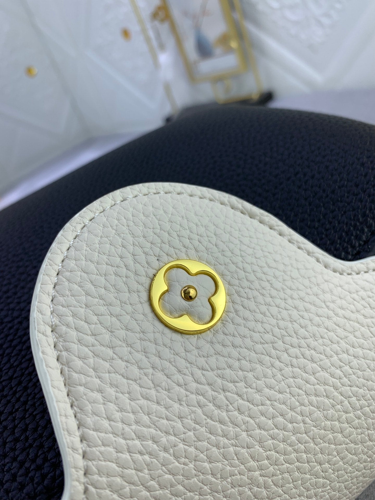 Louis Vuitton Capucines Bb Black Greige 27Cm