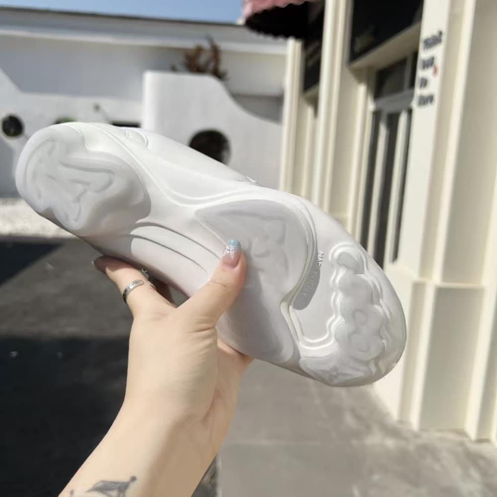 Louis Vuitton Footprint Soccer Sneaker White 1Ahdoi