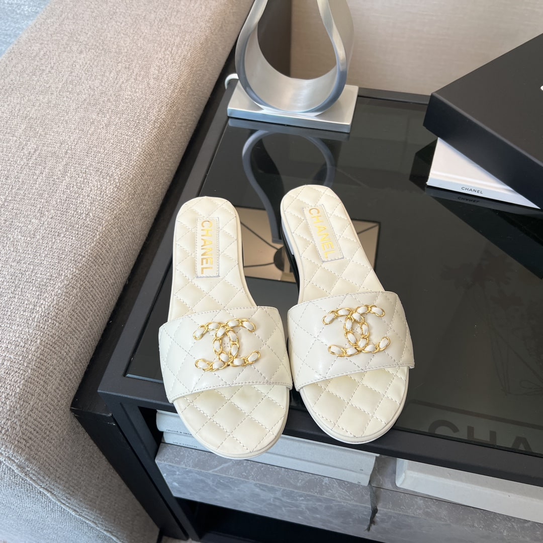 Chanel 23P Chain CC Slide Mules Quilted Leather White