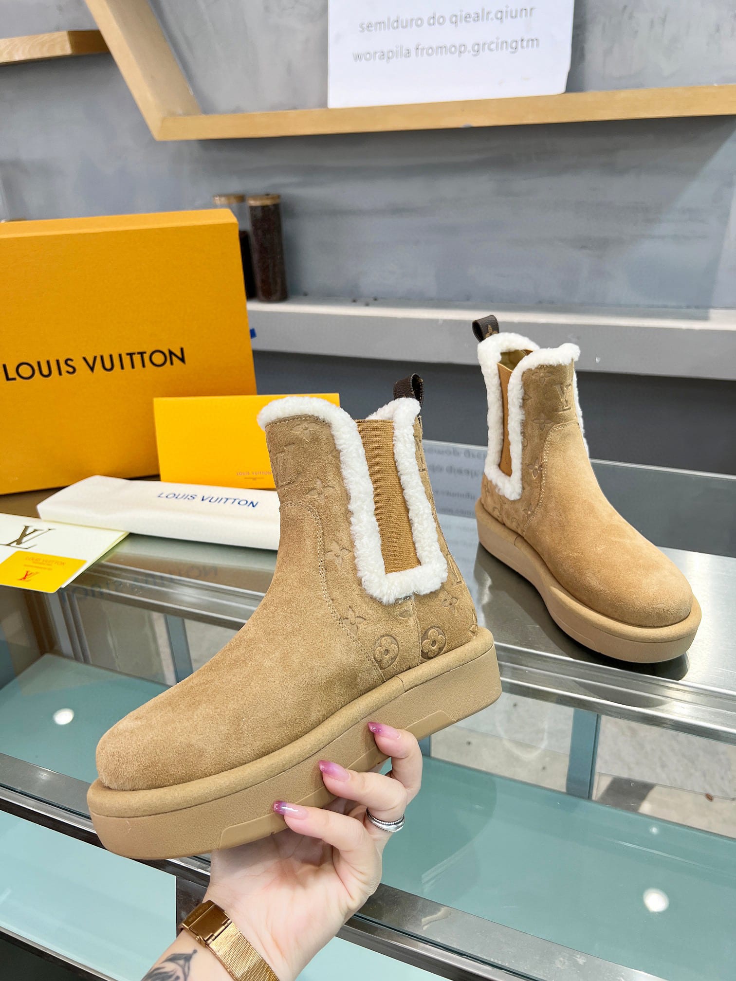 Louis Vuitton Aspen Chelsea Ankle Boot Beige 1Adc7R