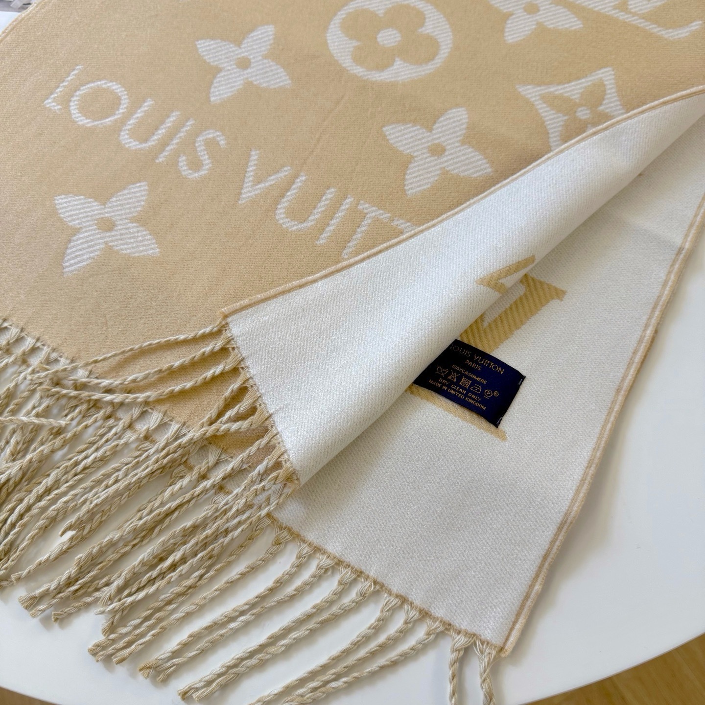 Louis Vuitton Lv Essential Scarf Beige M77728