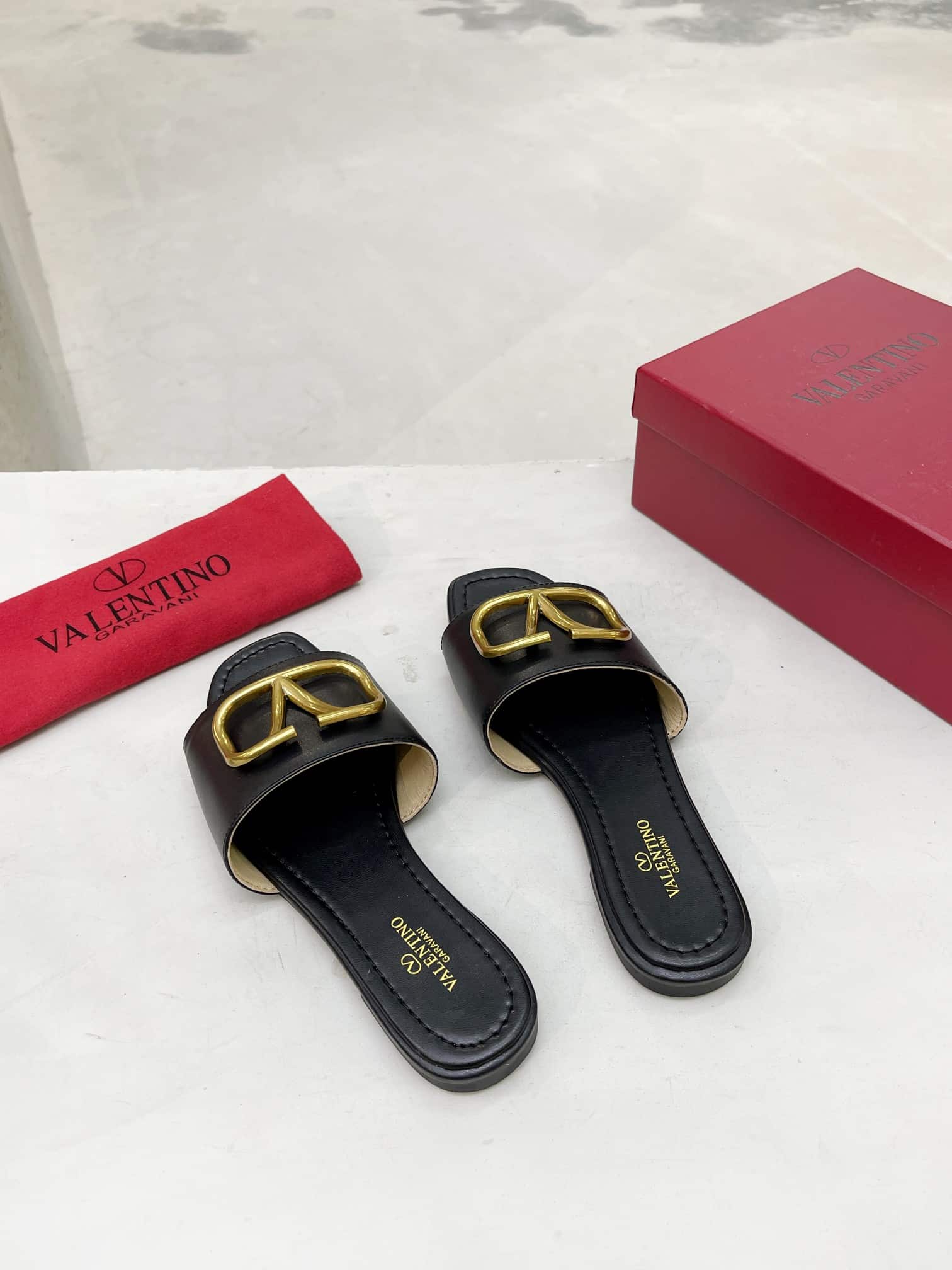 Valentino Garavani Vlogo Signature Slide Sandal Black
