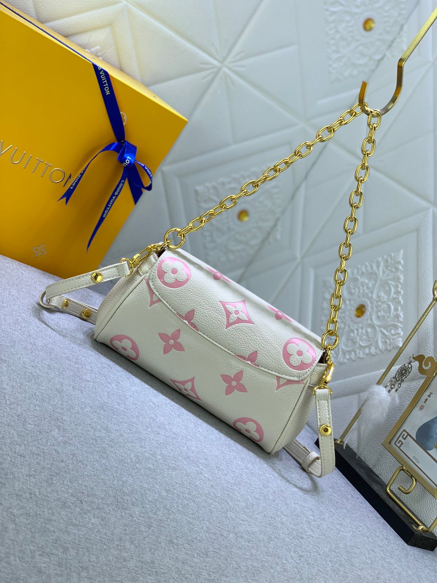Louis Vuitton Favourite Bag Cream Beige 24Cm