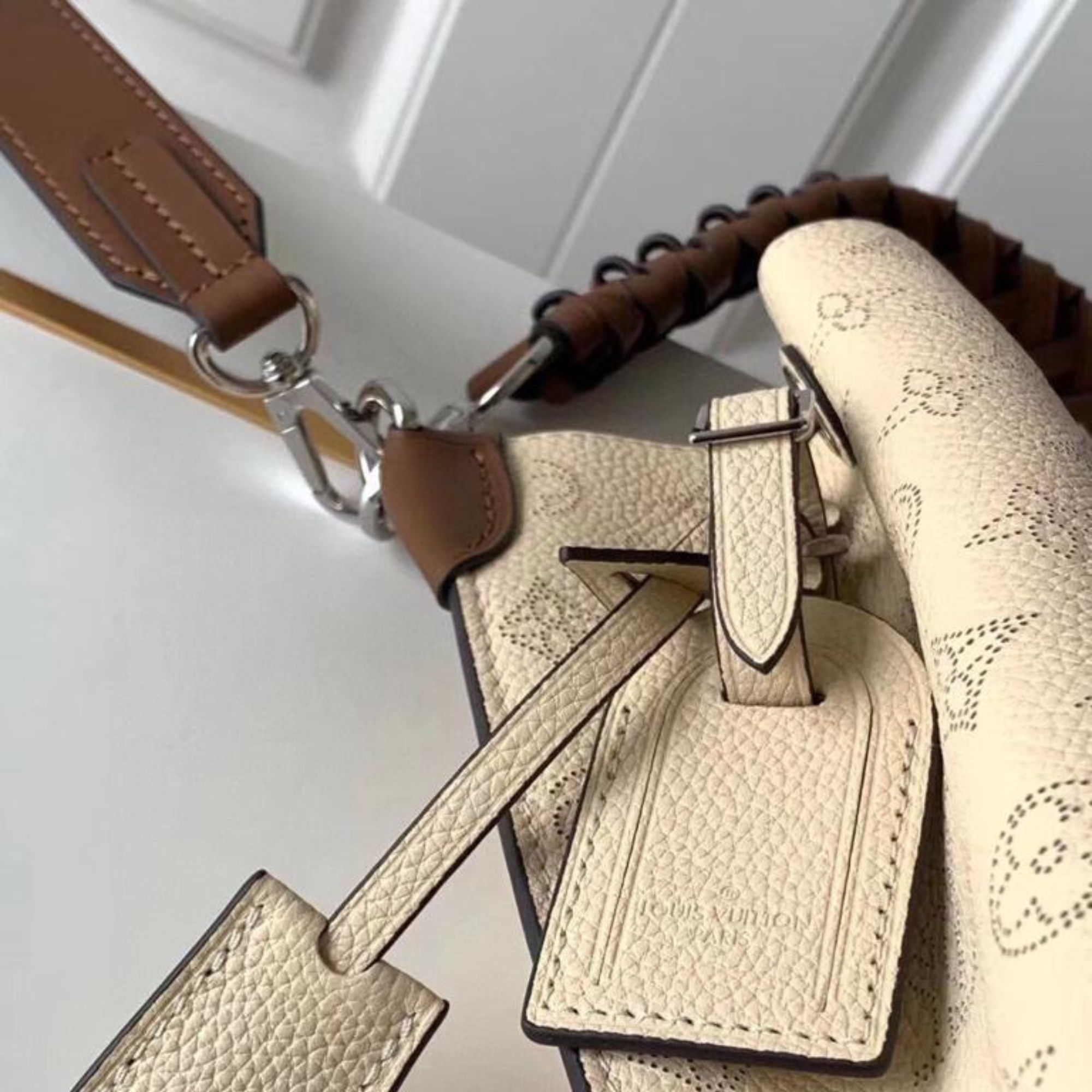 Louis Vuitton Muria 25Cm Cream