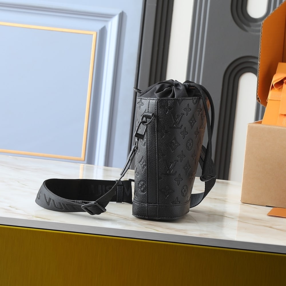 Louis Vuitton Noé Crossbody Bag Black 21cm M82248