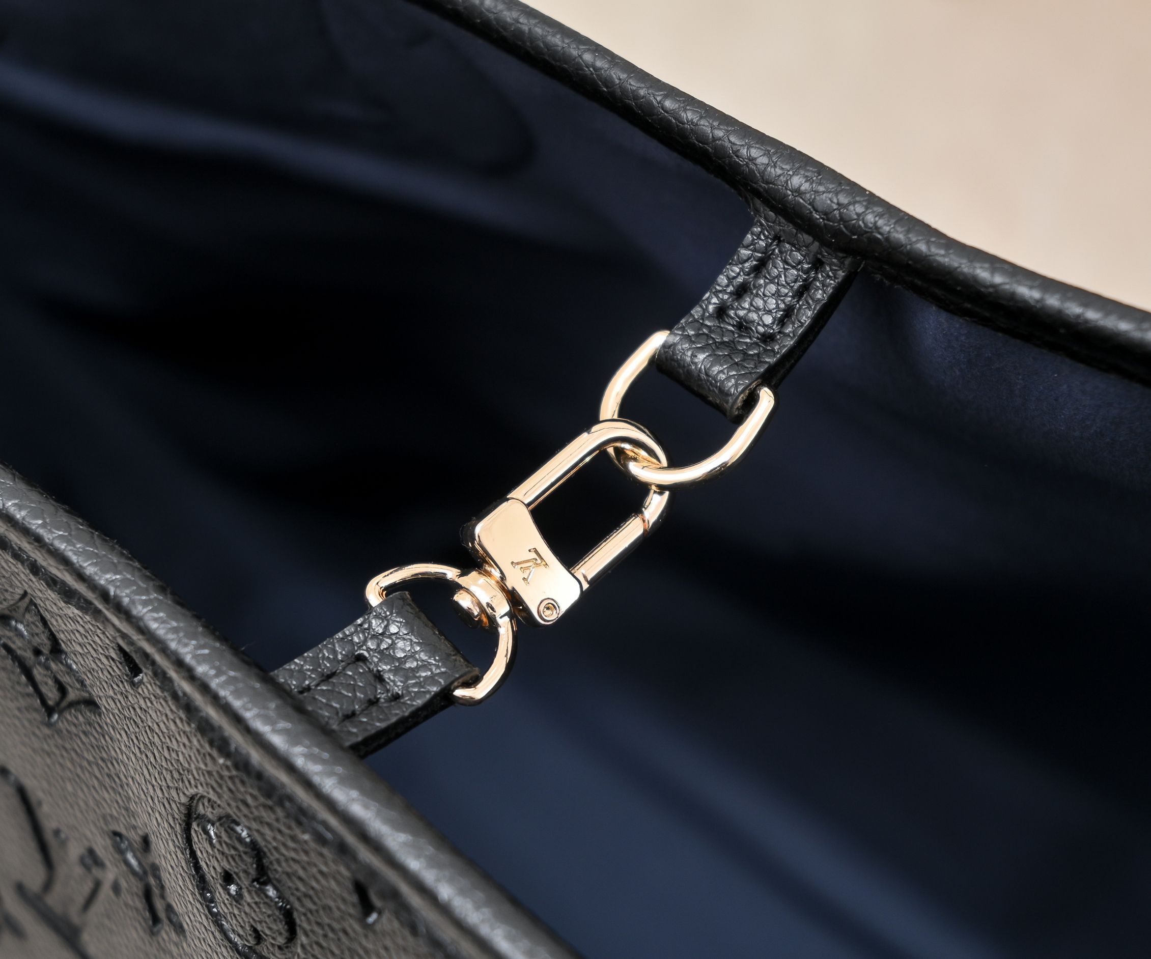 Louis Vuitton Neverfull MM Monogram Empreinte Leather Black 31cm