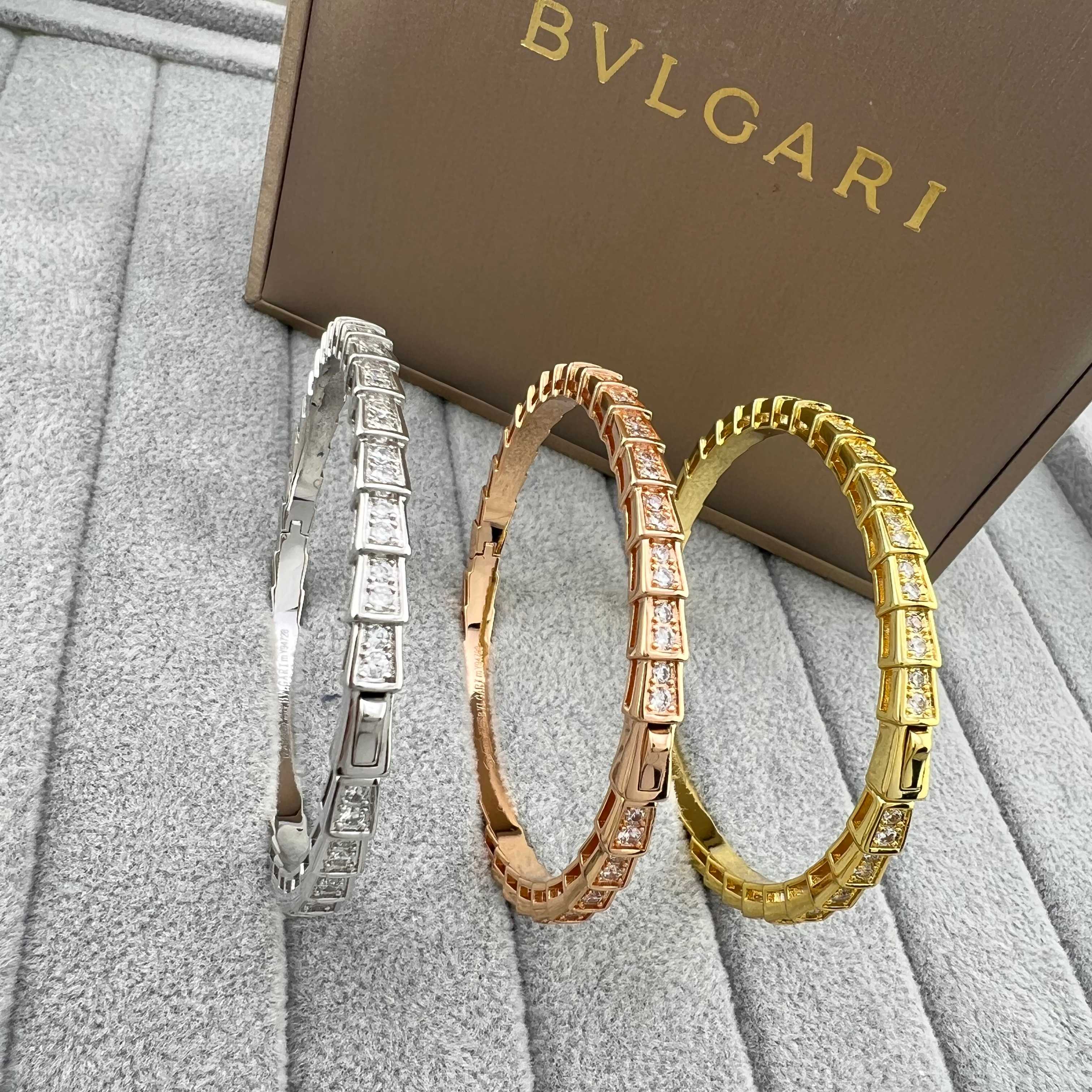 Snake-bone bracelet fully set with diamonds