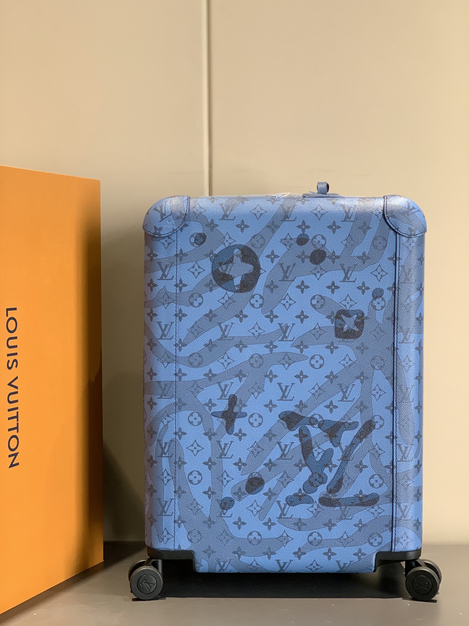 LOUIS VUITTON Horizon 55