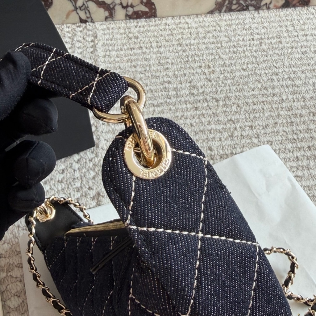 Chanel Clutch With Chain Denim And Gold Tone Metal Dark Blue 22cm AP5094 B23492 U7663