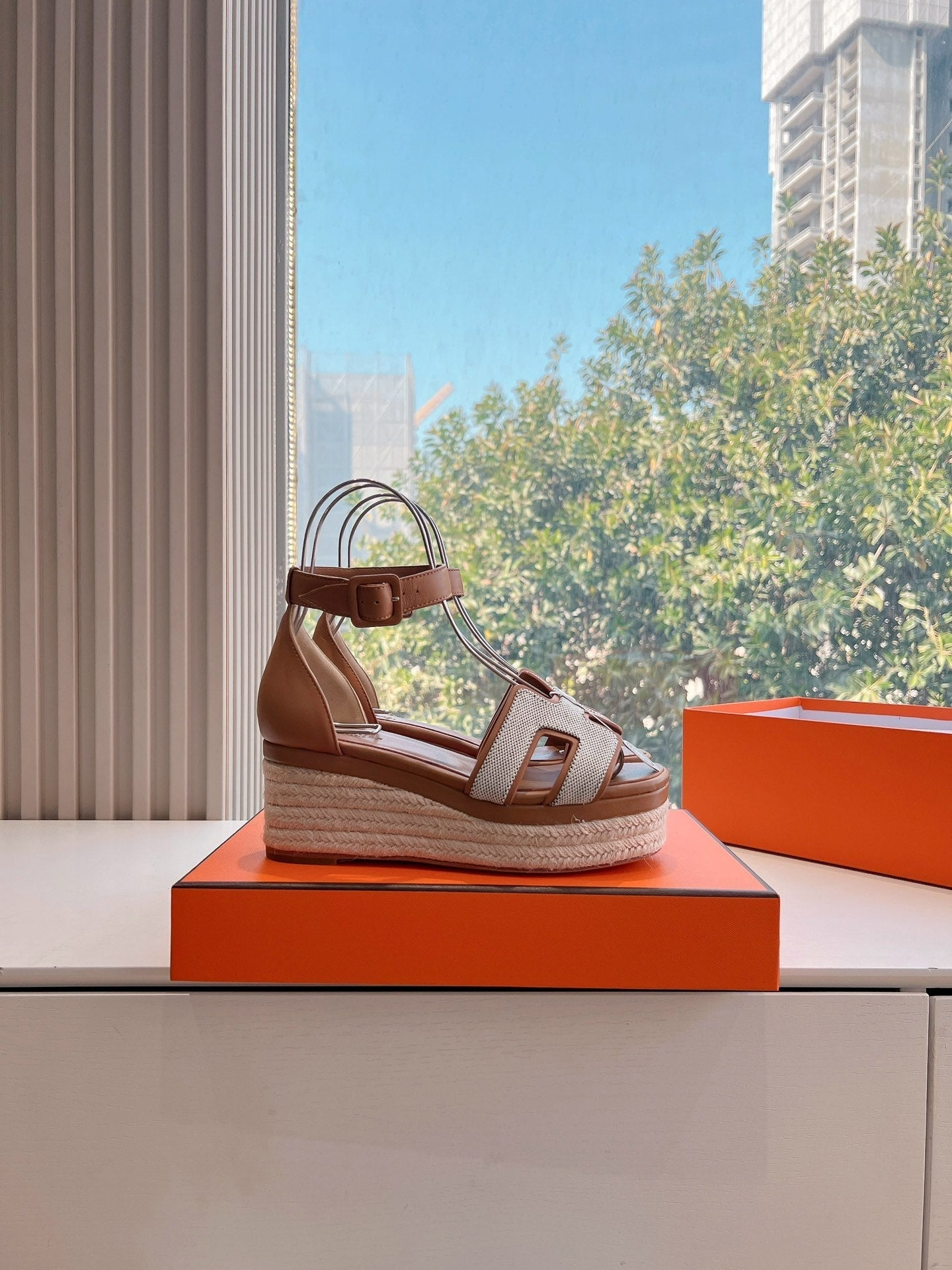 Hermès Elda Espadrille in White Fabric and Bronze Brown Calfskin