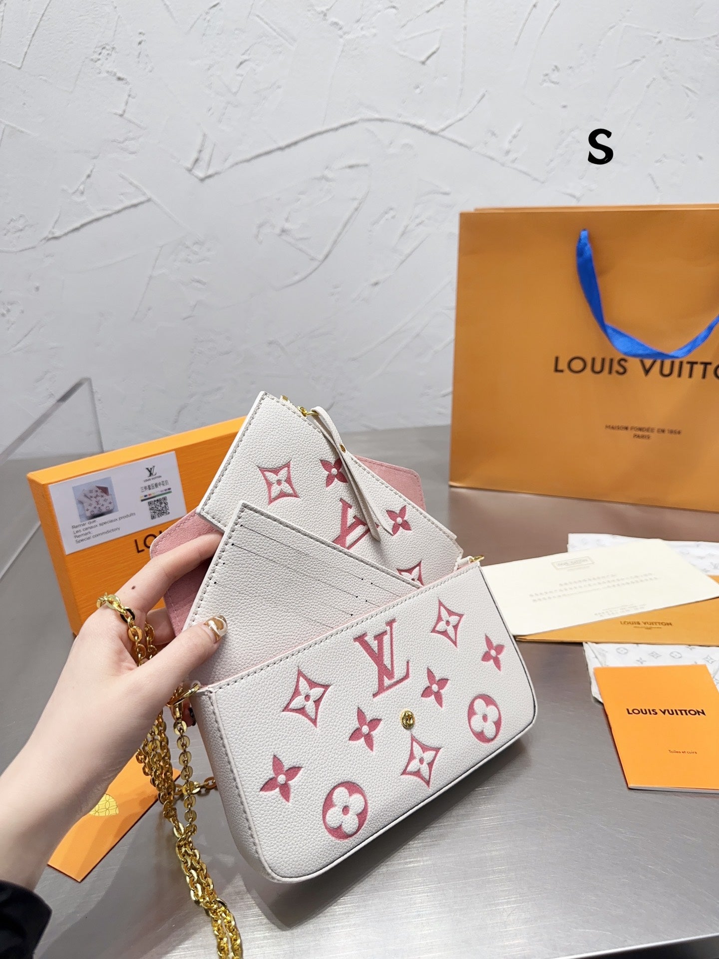Louis Vuitton Felicie Pochette White And Pink 21Cm M82047