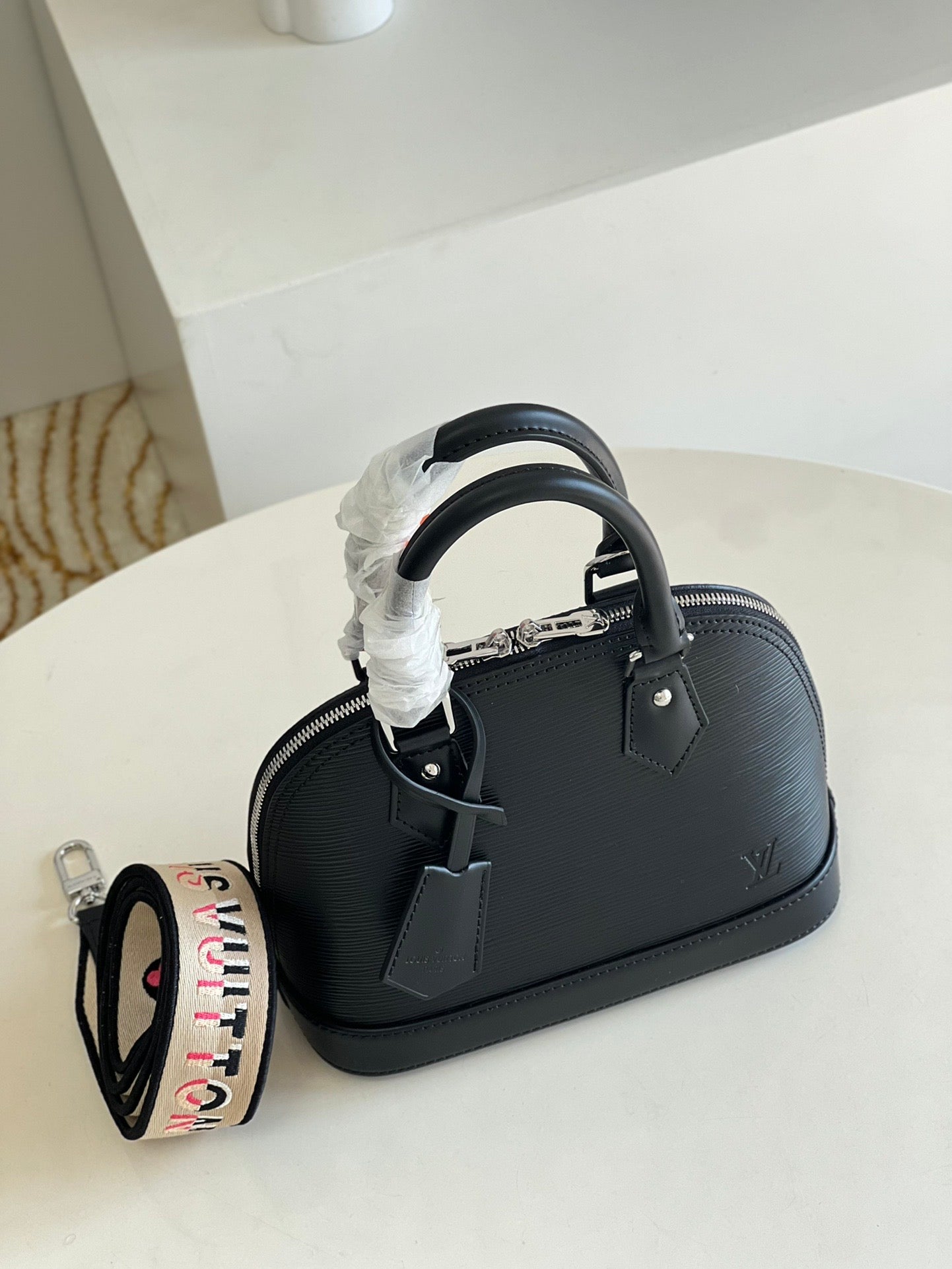 Louis Vuitton Alma Bb 23Cm Black