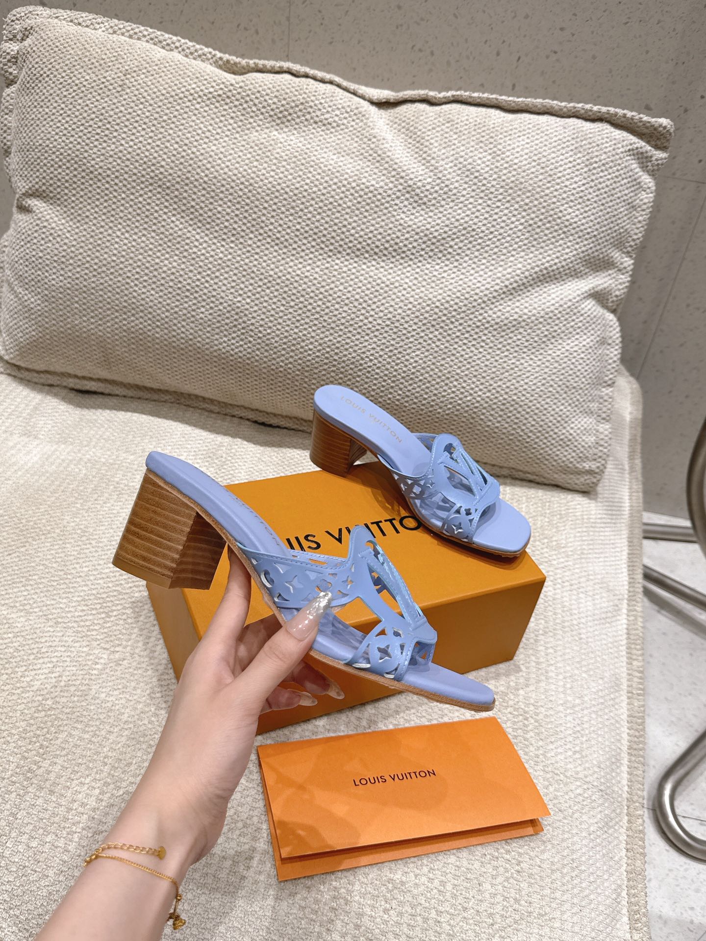Louis Vuitton LV Isola Flat Mule Blue Women – 5.5cm Heel / 2.17in