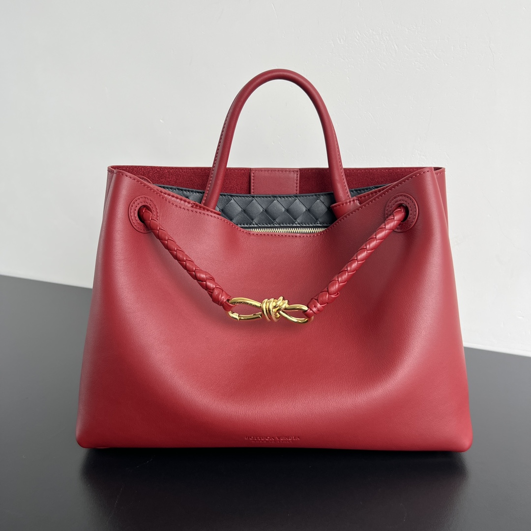 Andiamo-Top handle bag in silky calf leathe
