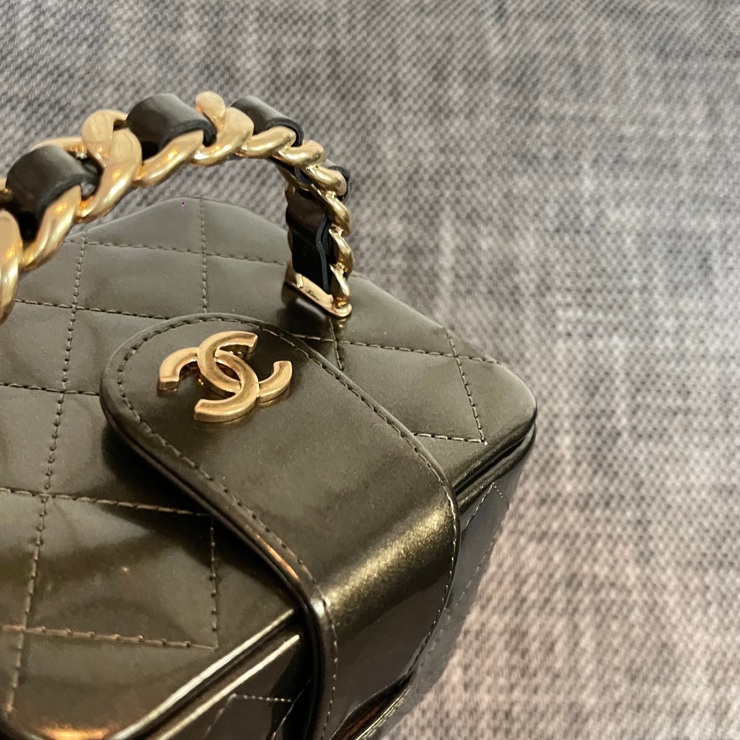 25C Small Vanity Case in Dark Olive Green Patent Leather