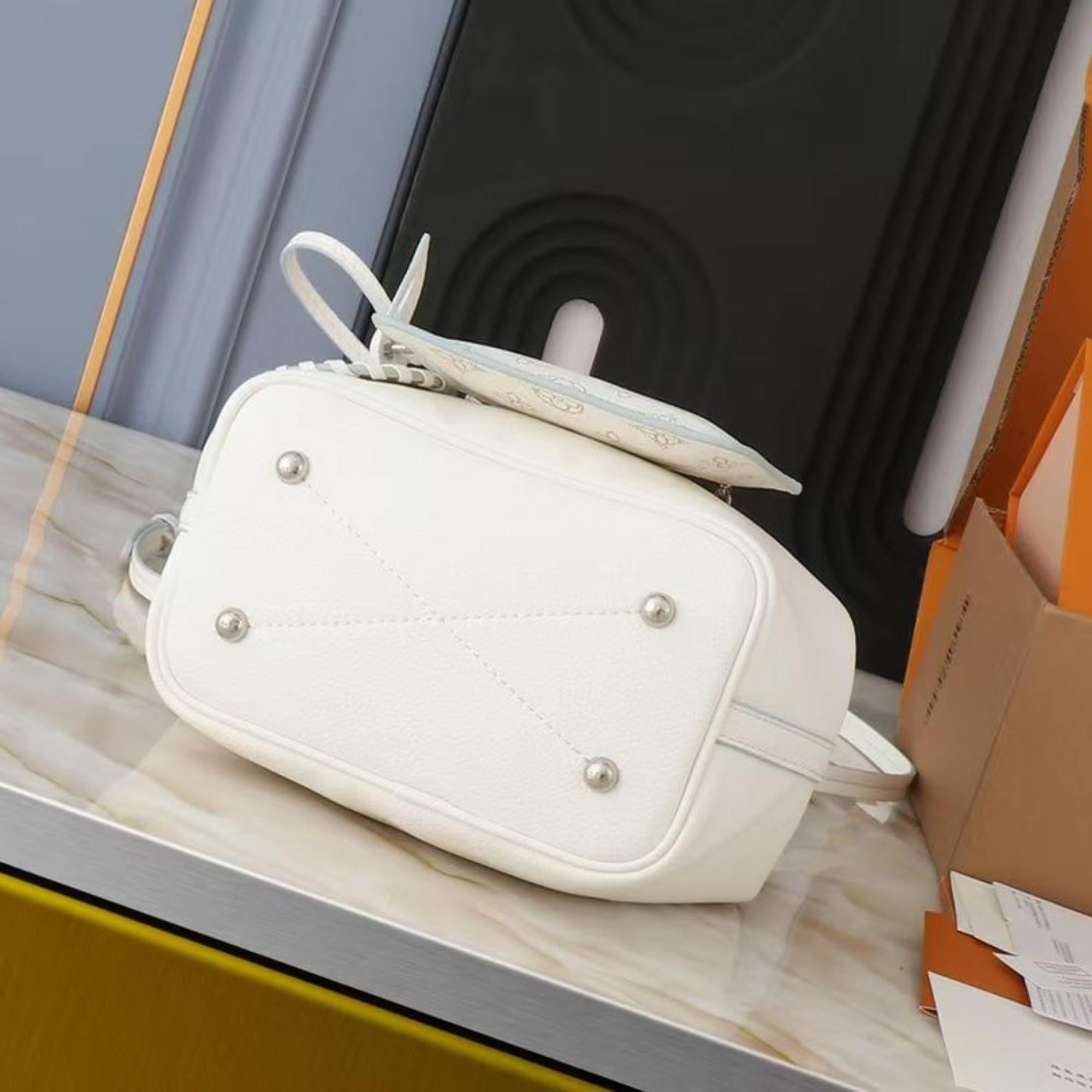 Louis Vuitton Blossom Mahina Bag With Lv Circle Motif White 23Cm