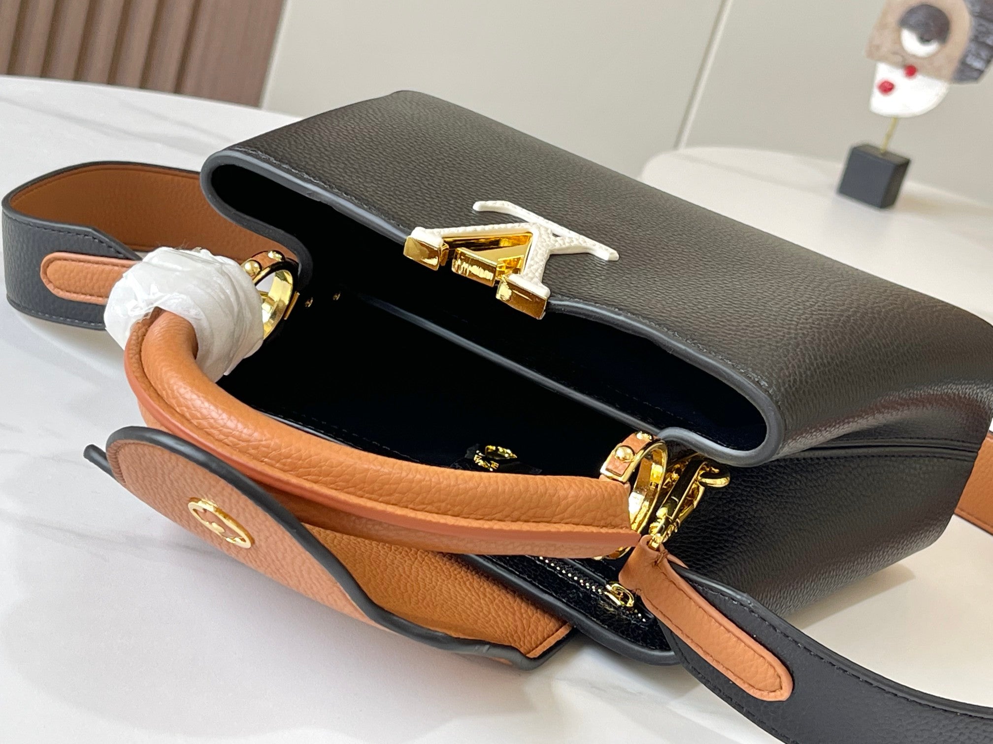 Louis Vuitton Capucines Mm 31Cm
