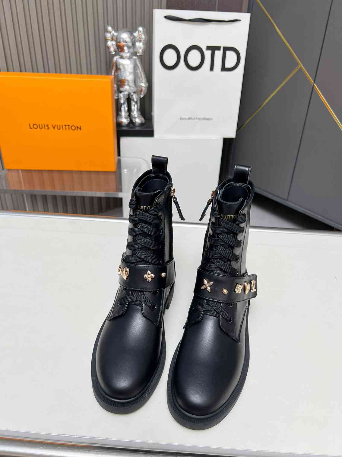 Louis Vuitton Citizen Boots Black 1Adazr