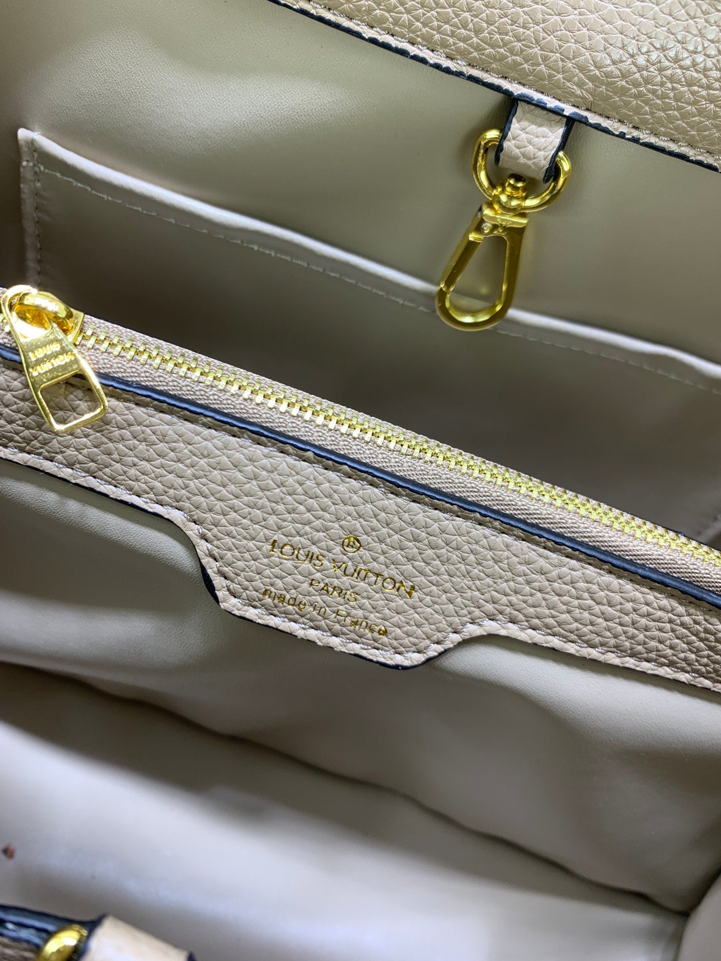 Louis Vuitton Capucines Mm Grey