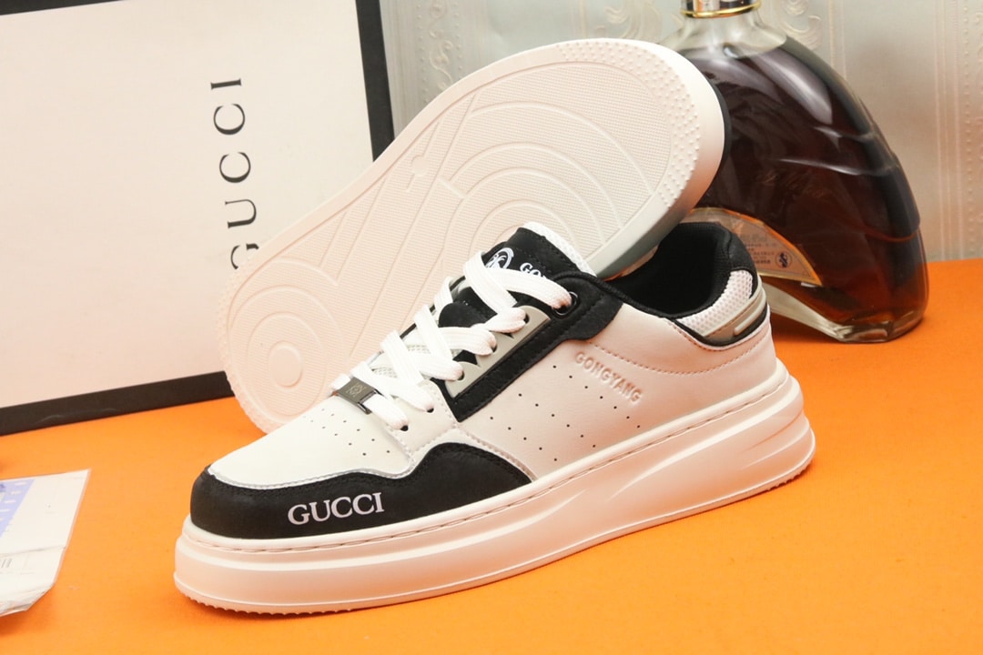 Gucci Gg Sneaker Leather In White And Black