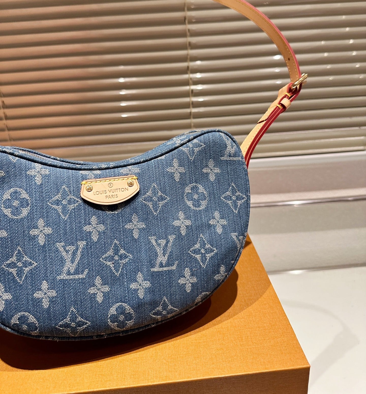 Louis Vuitton Croissant MM Monogram Denim 25Cm M46856