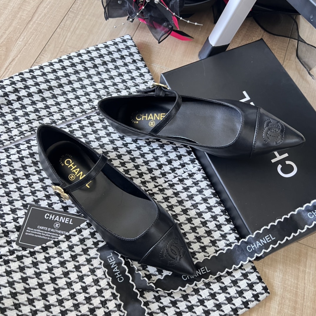 Chanel Pointed Toe Doll Shoes With Gold Flower In Black