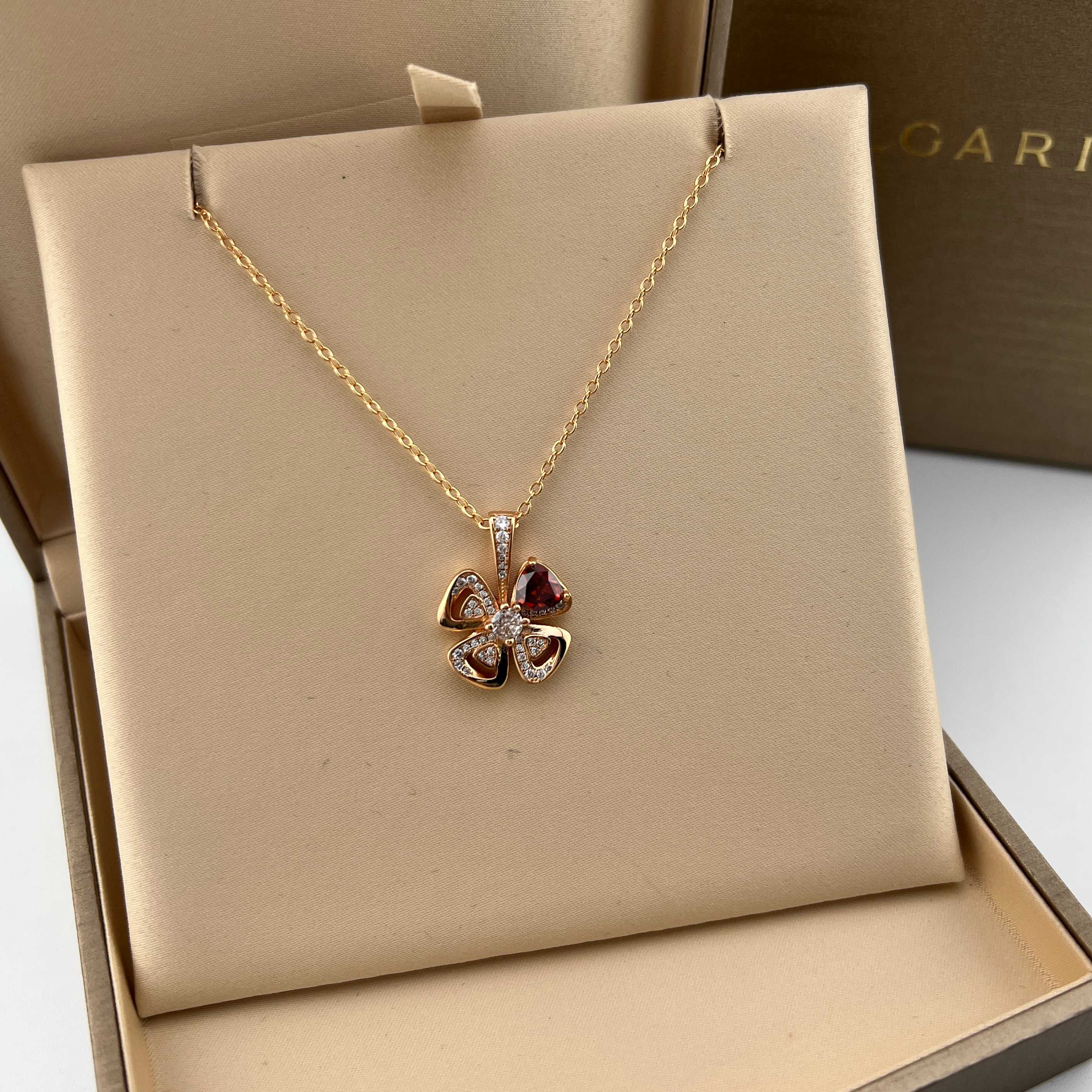 Everblooming Four-leaf Clover Flower Necklace