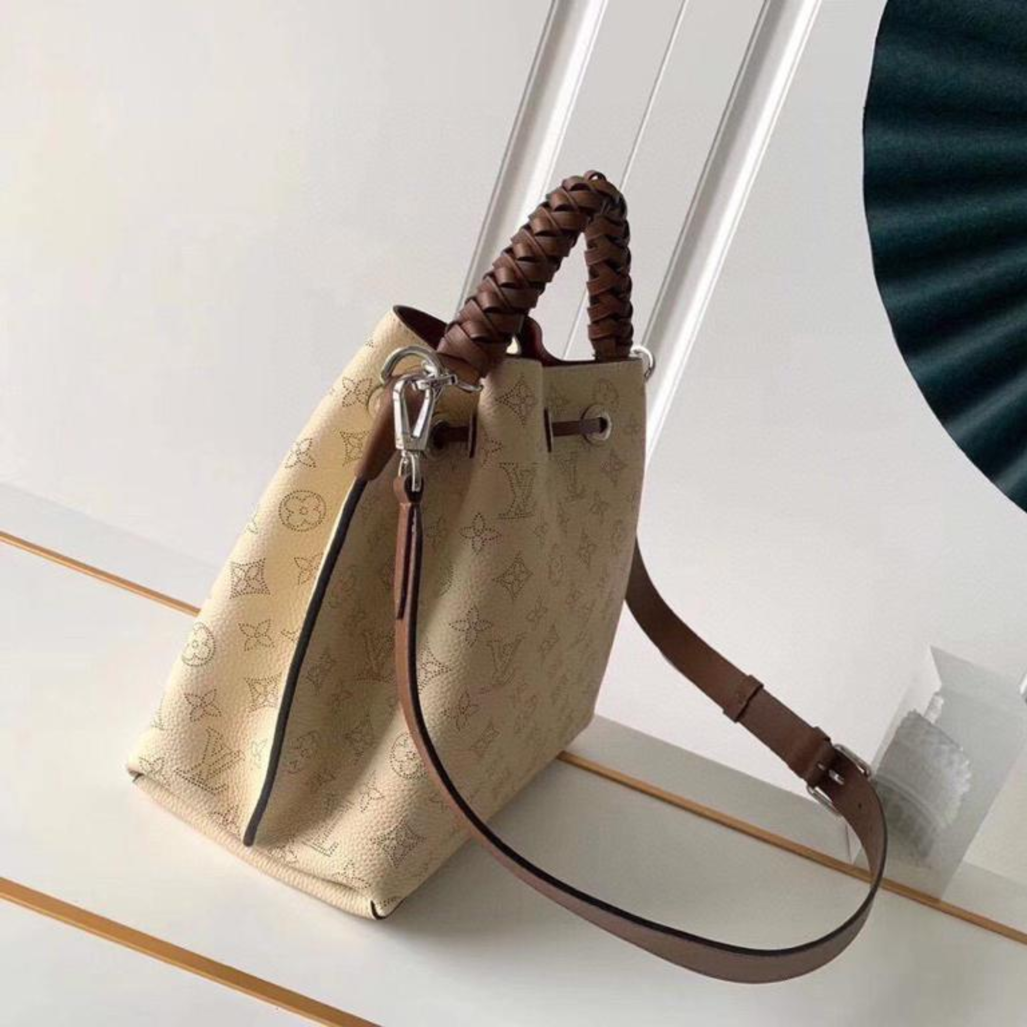 Louis Vuitton Muria 25Cm Cream