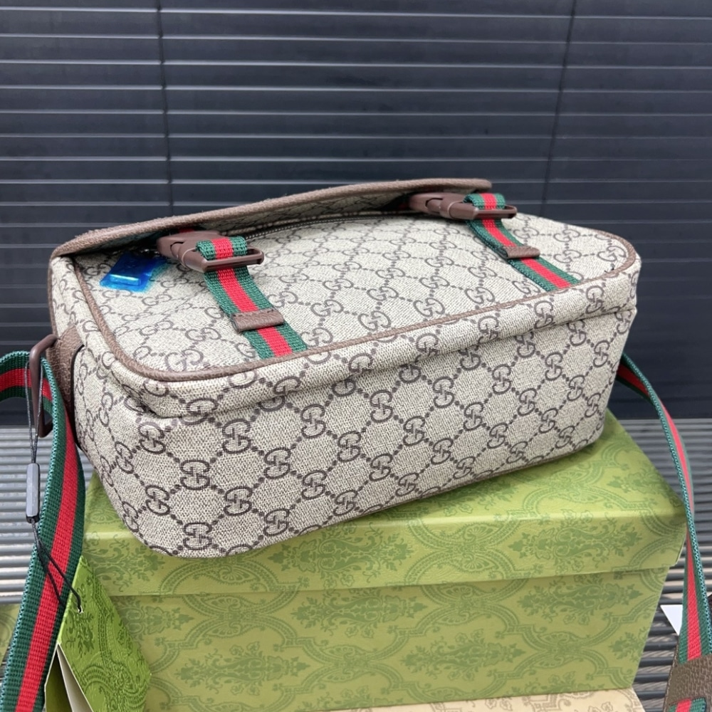 Gucci Gg Supreme Canvas Small Messenger Bag Beige Ebony 23Cm