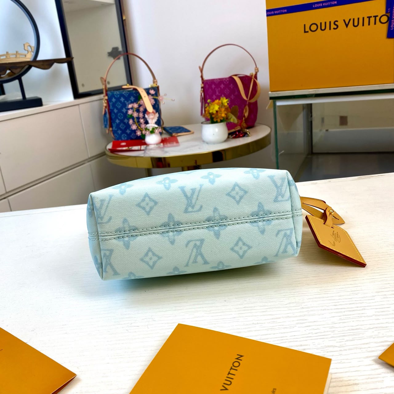 Louis Vuitton Hills Pochette Bag Bleu Courrier 18.5cmM28250