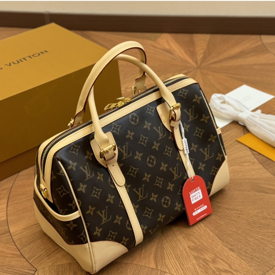 Louis Vuitton Berkeley Monogram Canvas Brown 32Cm M50208