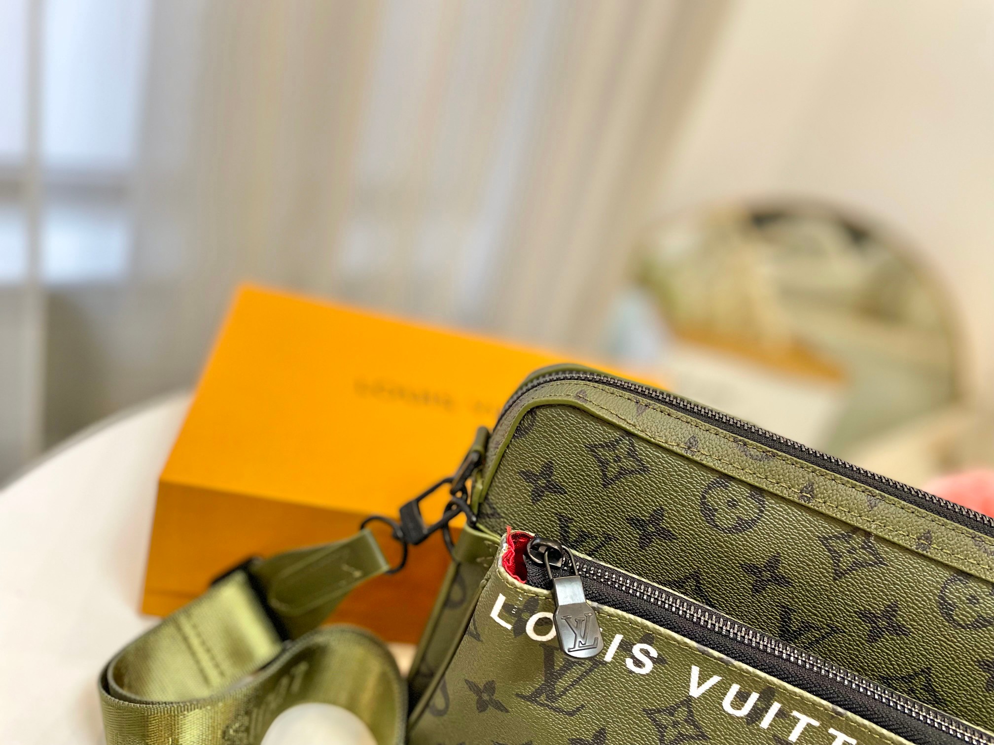 Louis Vuitton Trio Messenger Green 26Cm M23783