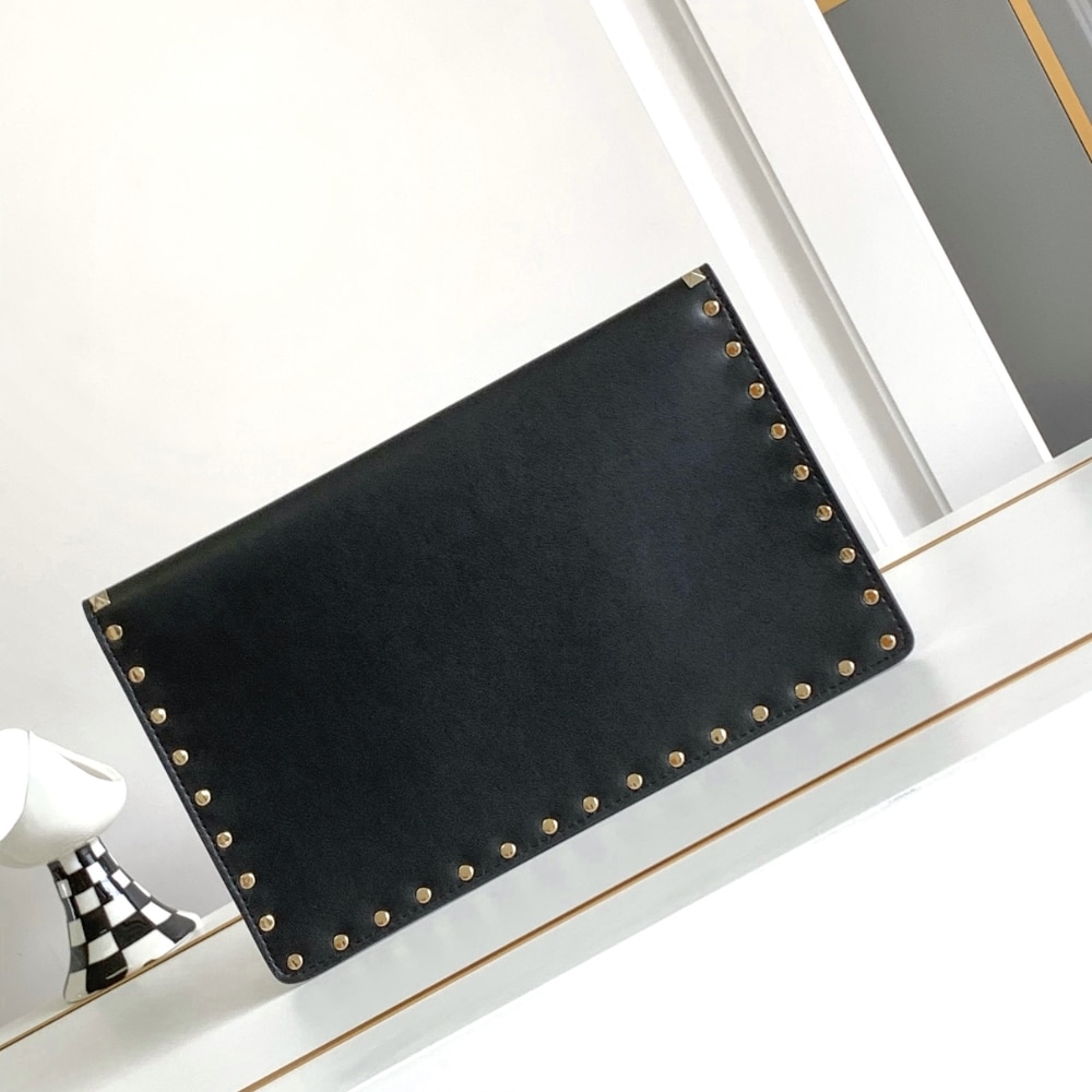 Valentino Garavani Rockstud Raffia Clutch Bag In Black 28Cm