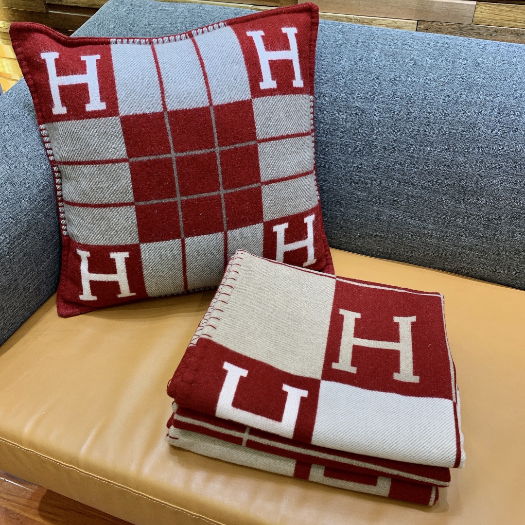 Hermès Blanket & Cushion Set