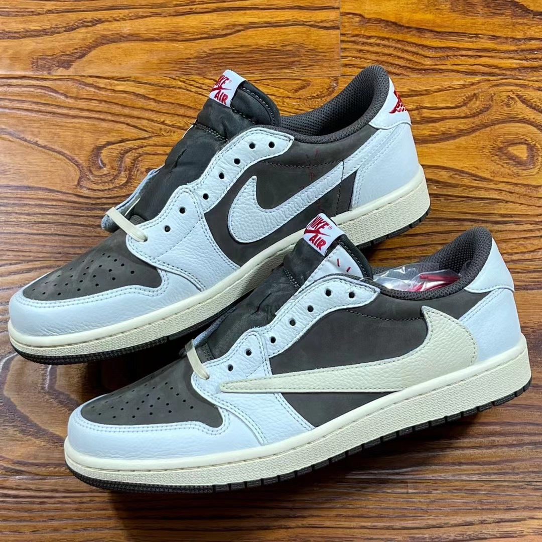 Jordan 1 Retro Low Travis Scott