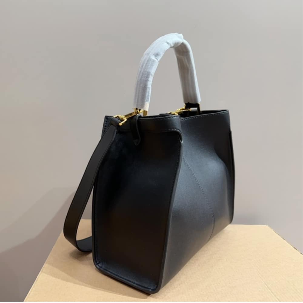 Fendi Peekaboo X Lite Medium Black 29Cm 8Bn310A5E9F19Ph