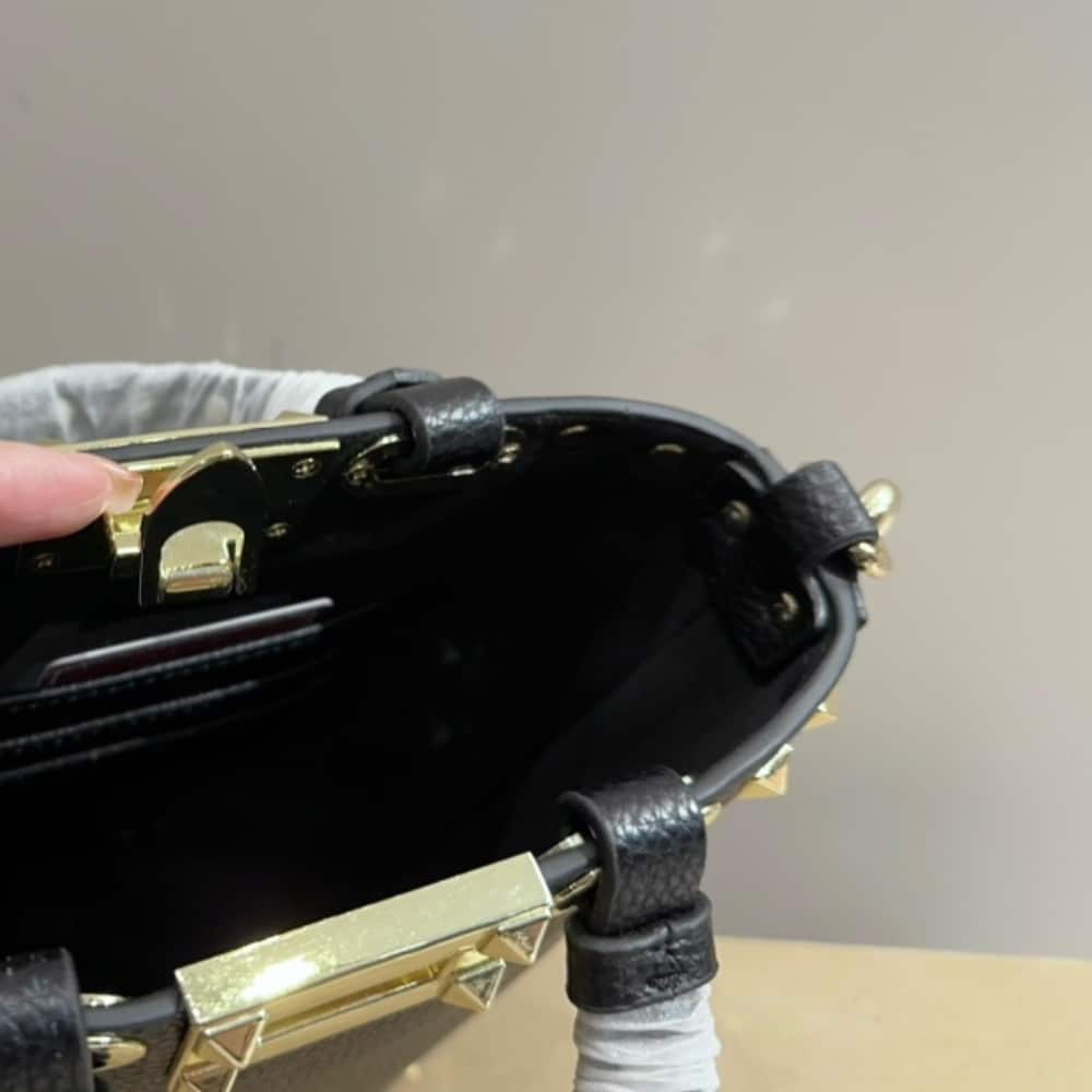 Valentino Rockstud Crossbody Pouch In Grainy Calfskin Black 16Cm 5W2P0W31Vsh 0No
