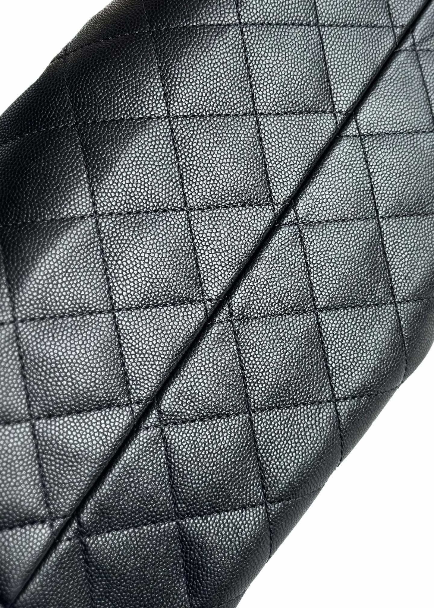 Chanel crossbody bag 25 Small Handbag Grained Calfskin & Gold-Tone Metal Black 30cm/11.8in