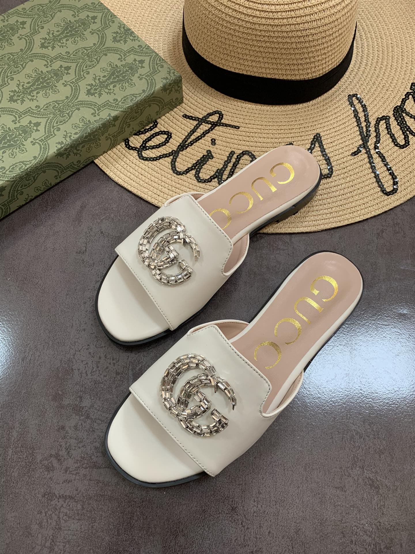 Gucci Double G Slippers Leather Beaded In White