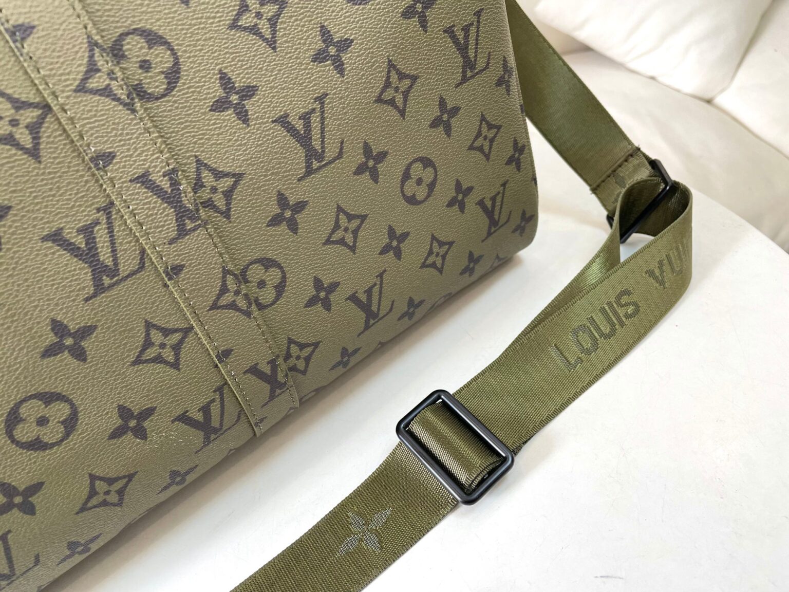 Louis Vuitton Keepall Bandouli Re 55 Bag Green 45Cm M23963