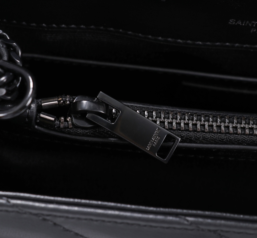 Saint Laurent Loulou Small Chain Bag In Matelasse Y Black Noir 23Cm