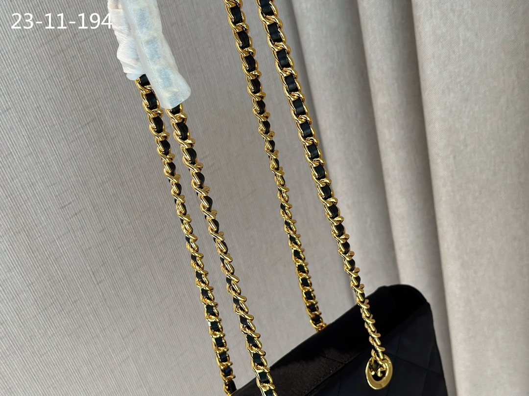 Prada Re Edition 1995 Chaîne Re Nylon Tote Bag Black 26Cm