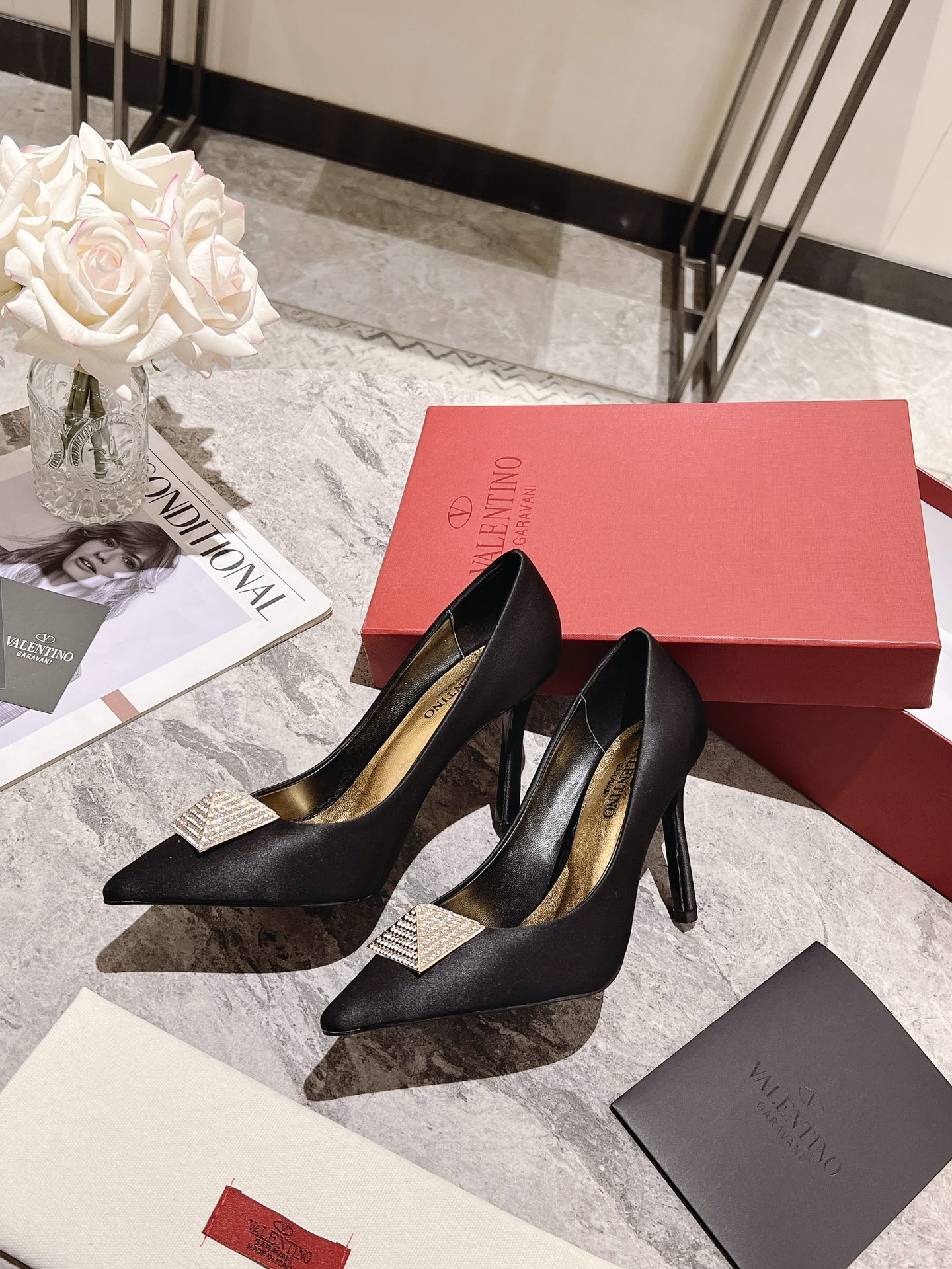 Valentino Garavani One Stud Pump With Crystals Black 1W2S0Fh8Xic Edm