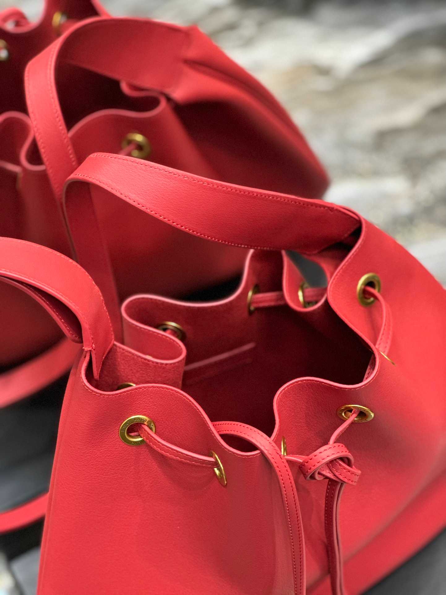 Saint Laurent Paris Vii Large Flat Hobo Bag In Smooth Leather Bag Red 44cm/ 17.3 in
