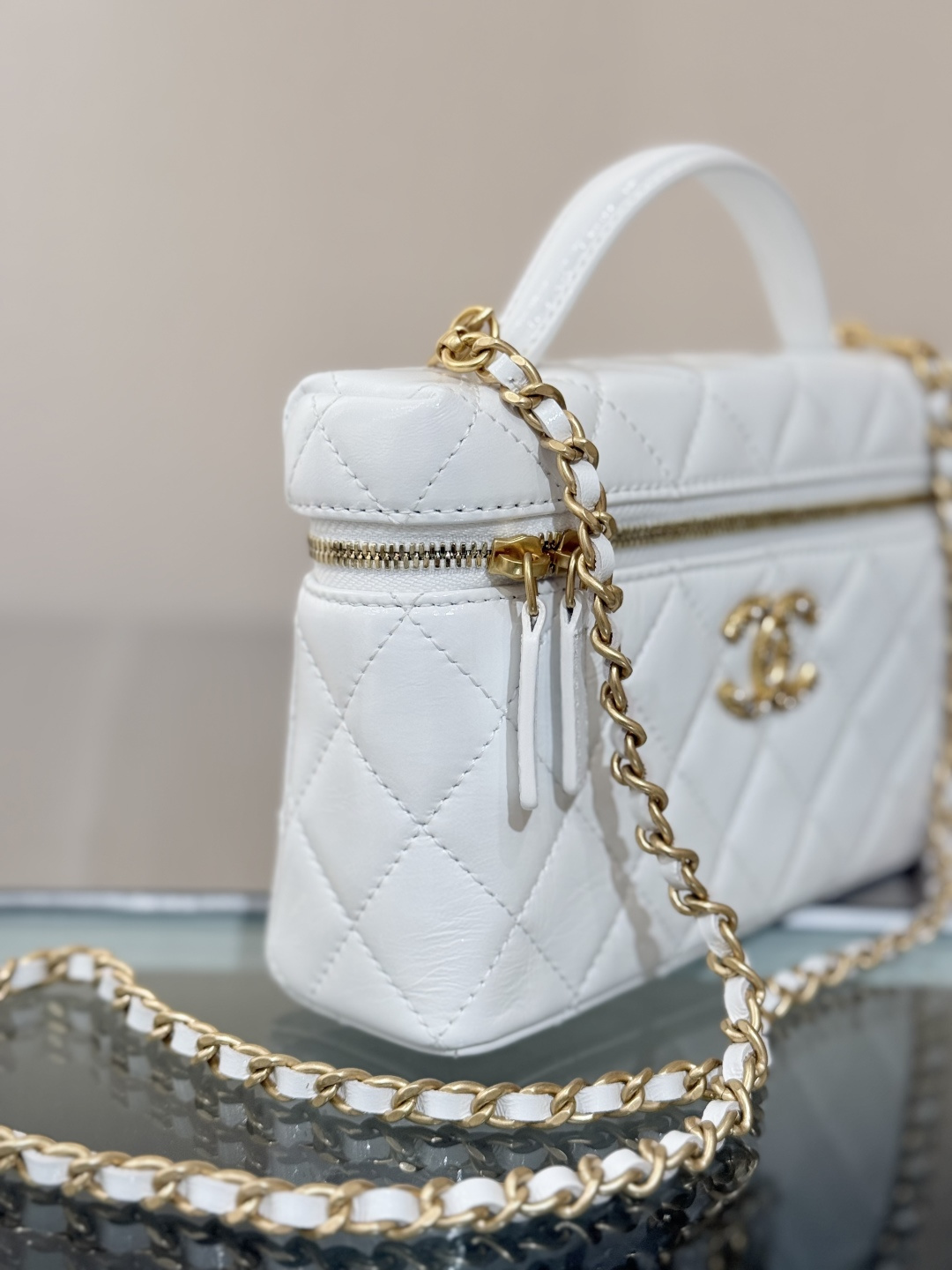 Classic Vanity Case with Pearl CC（White）