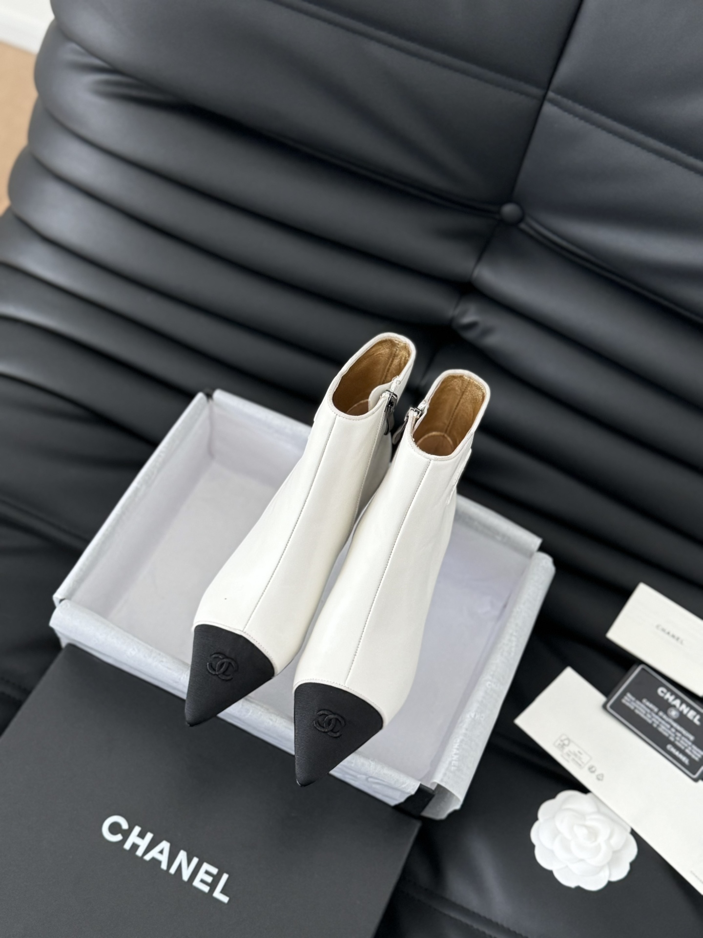 Chanel Pointed toe short boots-white